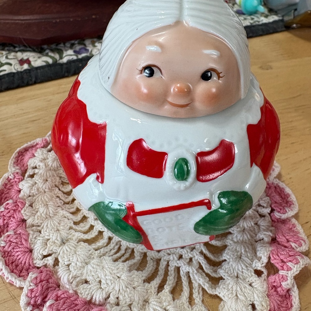M20 1983 Mrs Claus Sugar Bowl with Lid